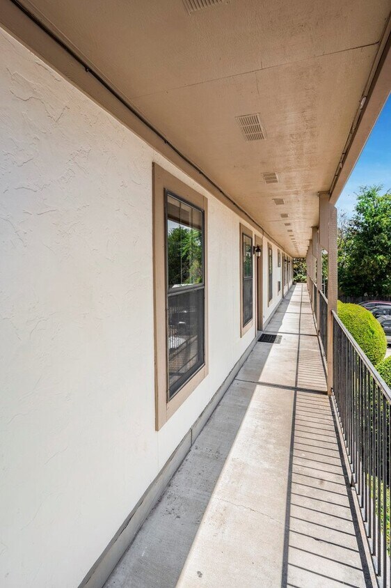 Foto del edificio - Daughtry Place 1 Bedroom Upstairs Condominium
