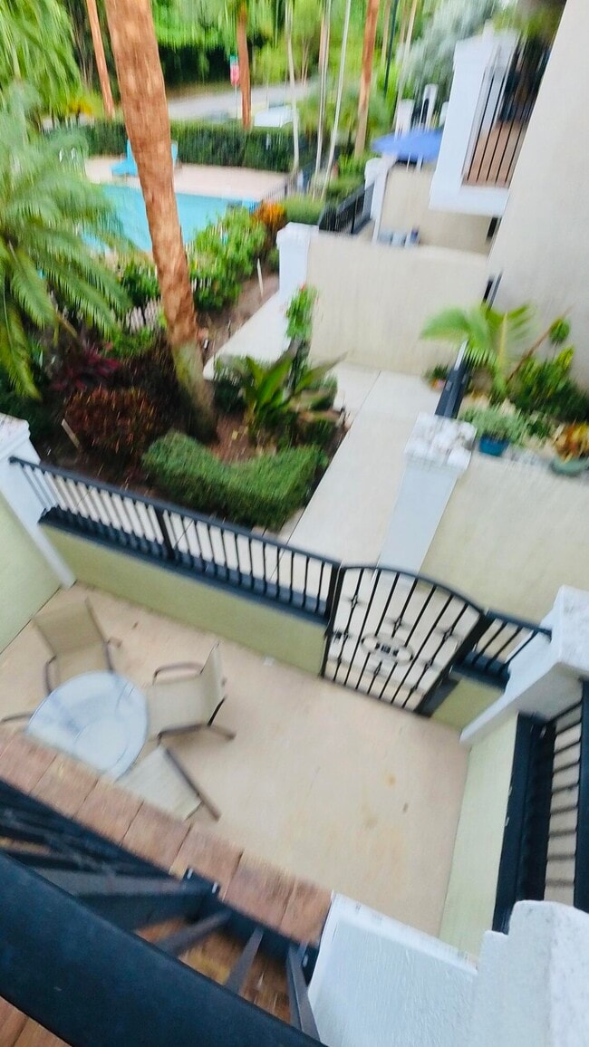 Building Photo - 1000 Palm Trail