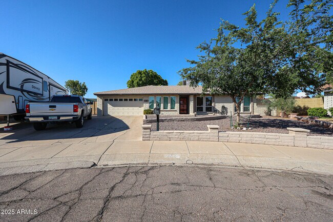 Building Photo - 11621 N 39th Dr
