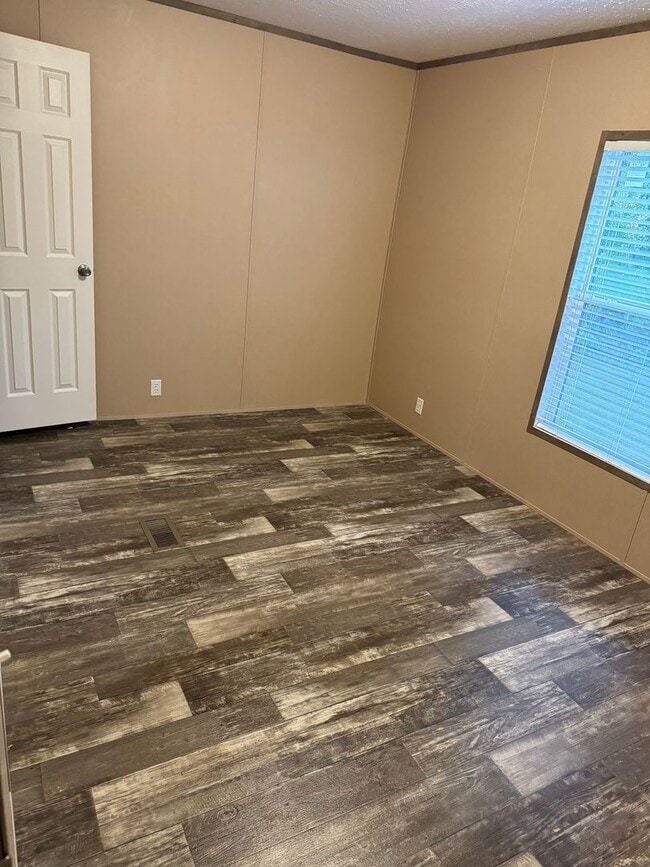 Building Photo - New 3/2 Doublewide!