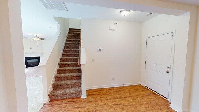 Foto del edificio - 3 Bedroom / 2.5 Bathrooms with Finished Bo...