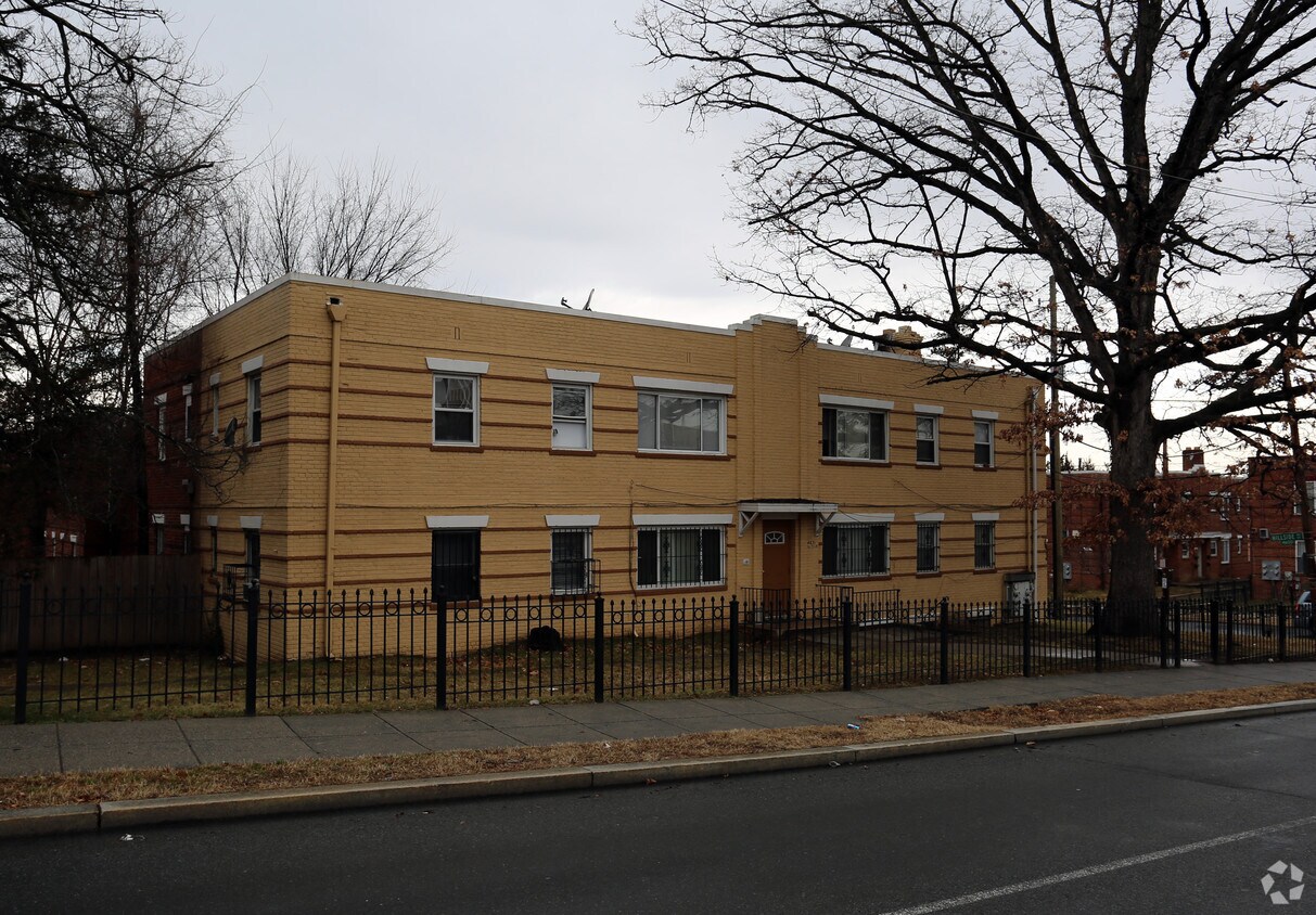 Primary Photo - 4651 Hillside Rd SE