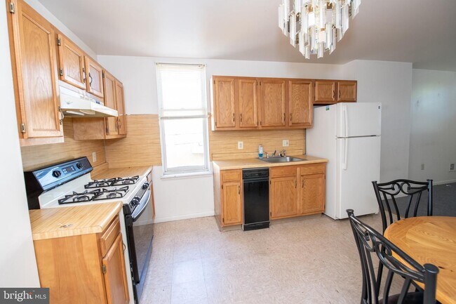 Foto del edificio - 422 W Huntingdon St