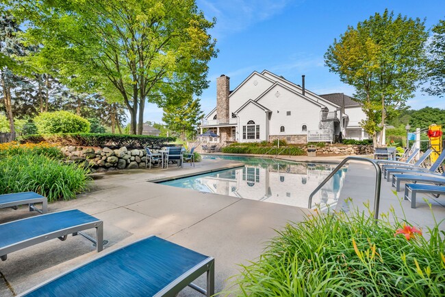 Building Photo - Village Green of Rochester Hills