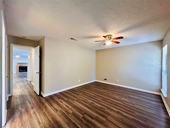 Building Photo - 9221 Kempler Dr