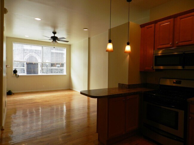 Foto del edificio - Beautiful 1 BR w/ in unit WASHER / DRYER a...