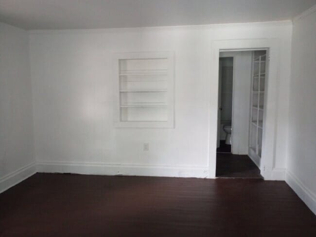 Building Photo - 1 Bedroom 1 Bath in Clinton, SC
