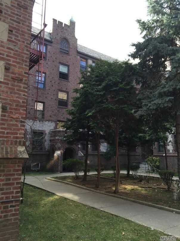 Foto del edificio - 61-40 Saunders St