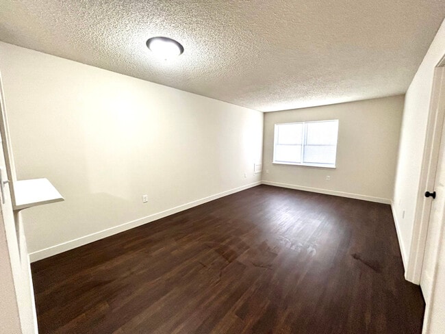 Foto del edificio - 215 S Blankenship Rd