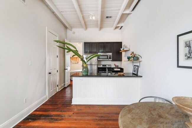Foto del edificio - 1BD/1BA in Bywater, Central Air, W/D in Unit, Private Back Patio.