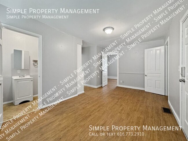 Building Photo - Nice 2 Bed 1 Bath on NW Side