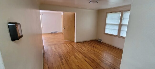 Foto del edificio - 2612 Warrensville Center Rd