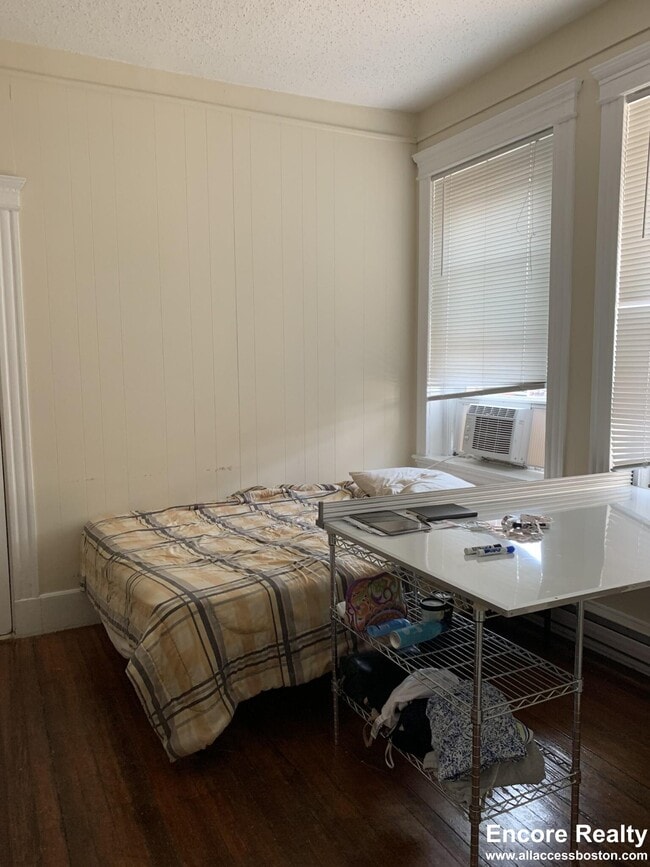 Building Photo - 883 Huntington Ave