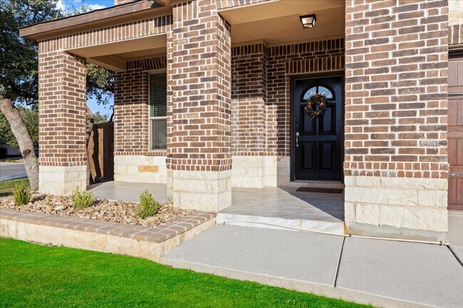 Foto del edificio - Move-In Ready Home with Resort-Style Backyard