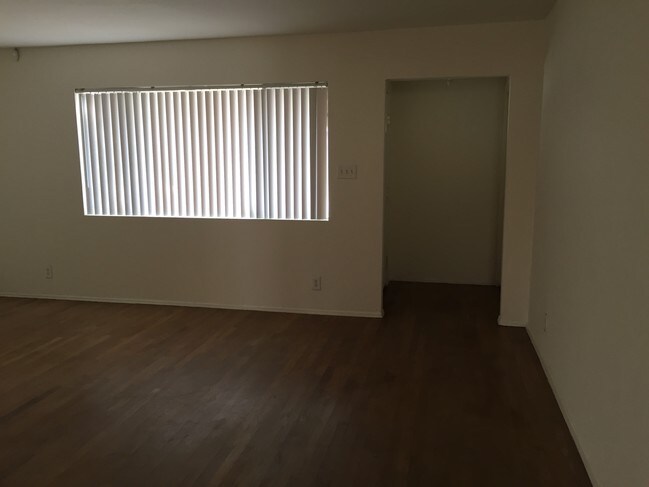 Living Rm - 2920 Dore Dr