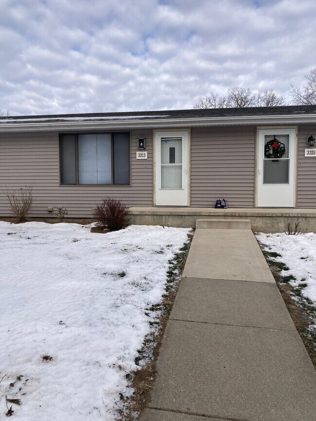 Building Photo - 3313-15 Chicago Ave