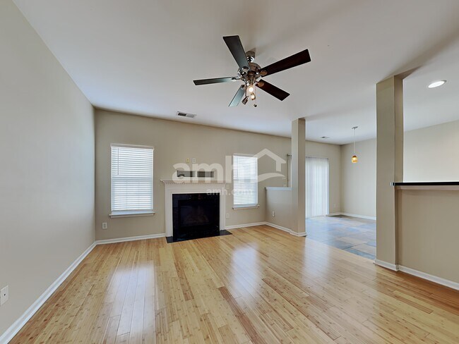 Foto del edificio - 6352 Hedgewood Ln