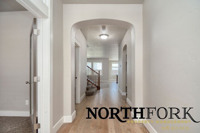 Foto del edificio - Perfectly located Star home within walking...