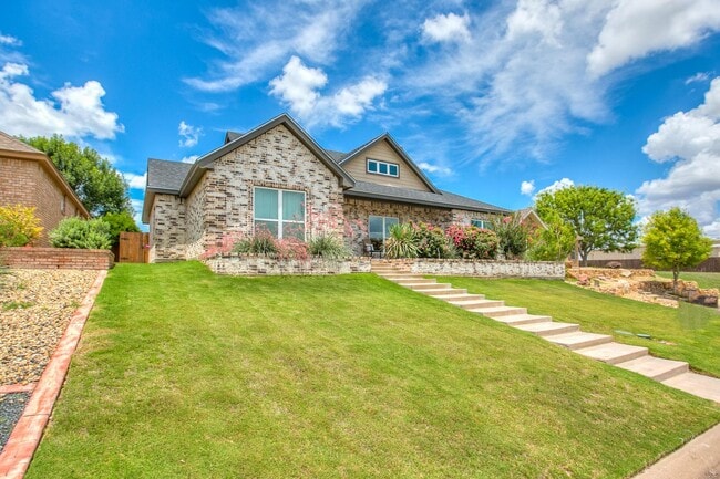 Building Photo - Beautiful 4 bedroom, 3 bath home in Bentwood COMING SOON!!