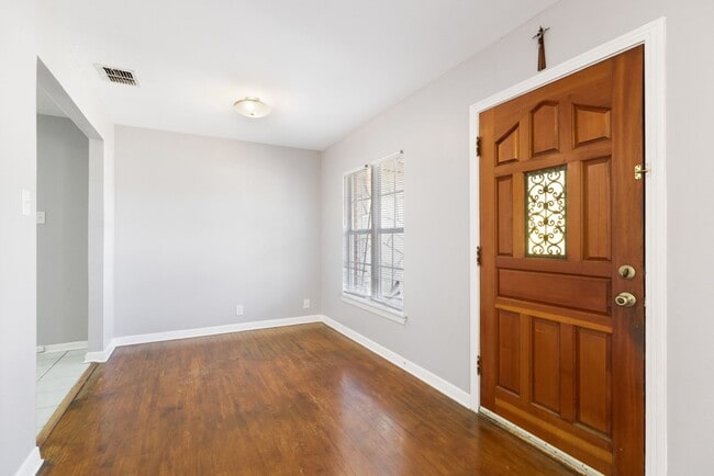 Building Photo - 210 Dryden Dr