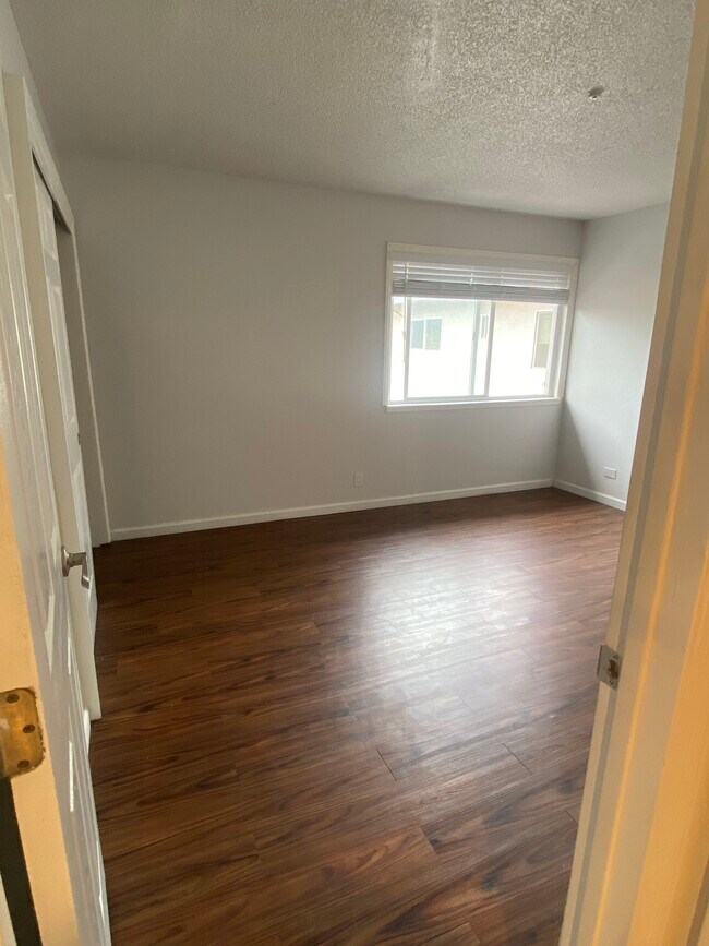 Building Photo - Hendley Place Apartments