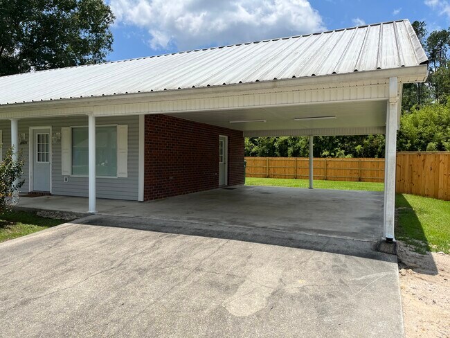 Foto del edificio - 30670 Bill Martin Ln