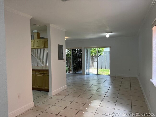 Building Photo - 9425 SW 77th Ct