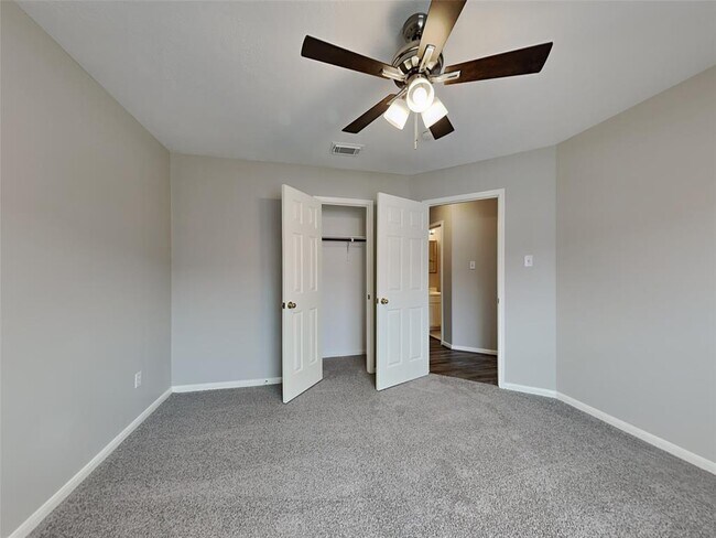 Building Photo - 2434 Halstead Dr