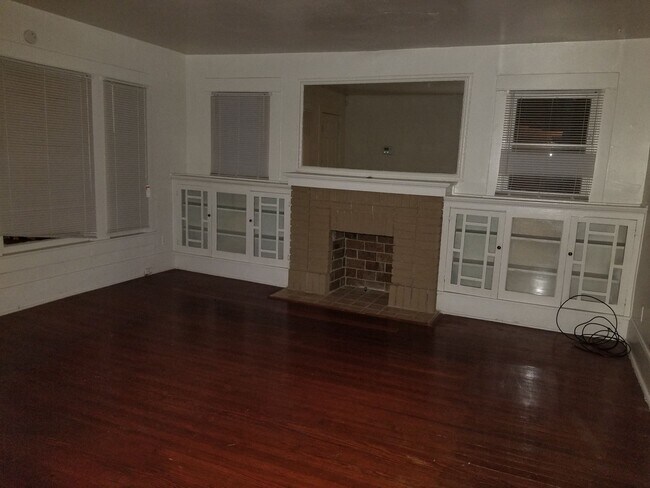 Foto del edificio - 215 E 6th St