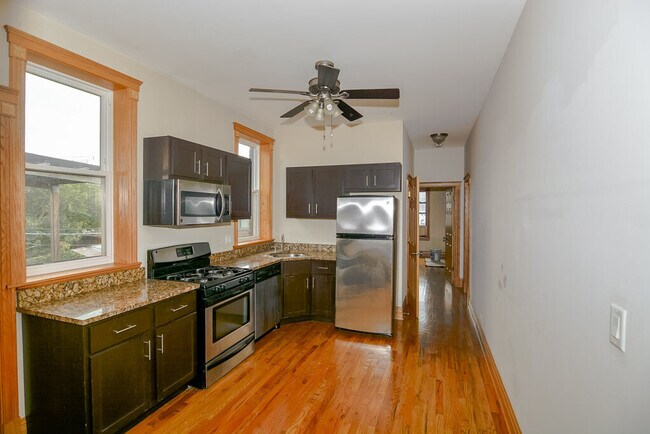 Foto del edificio - 1148 W Waveland Ave