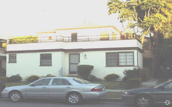 Foto del edificio - 422 N Sierra Bonita Ave