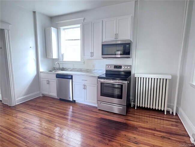 Building Photo - 167 Voss Ave