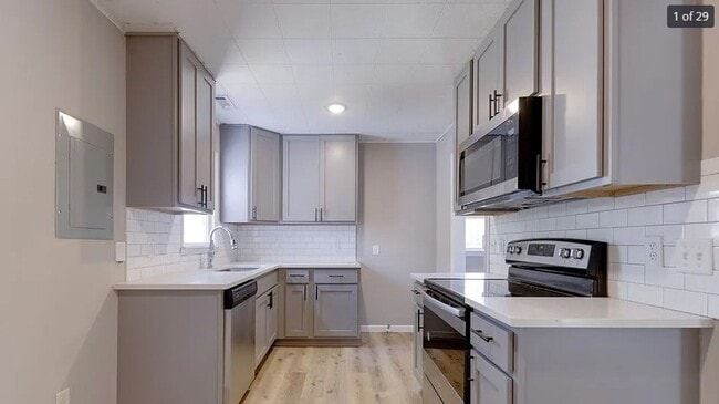 Foto del edificio - 319 N St Paul St