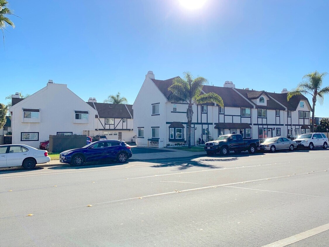 Primary Photo - Spacious Townhome in Quiet Community w/ Pool