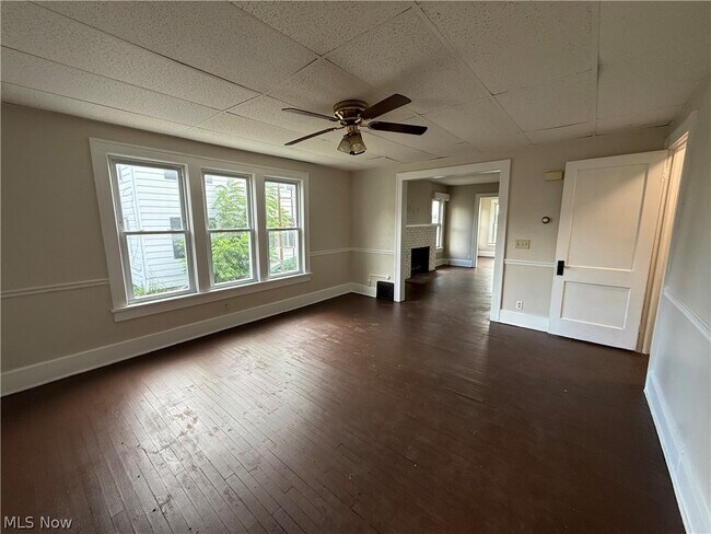 Foto del edificio - 301-303 Roslyn Ave NW