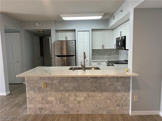 Building Photo - 1210 Wildwood Lakes Blvd