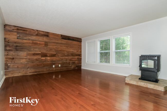 Building Photo - 20 Shady Creek Ln