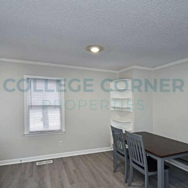 Building Photo - 1400 Brookwood Dr
