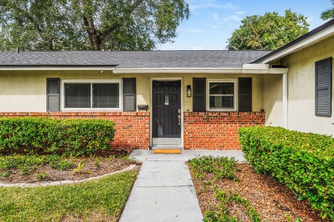 Foto del edificio - Remodeled Conway Home in Lake Access Commu...