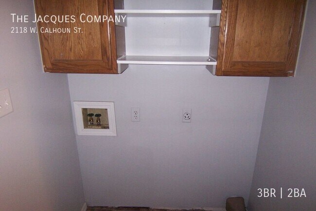 Foto del edificio - 2118 W Calhoun St