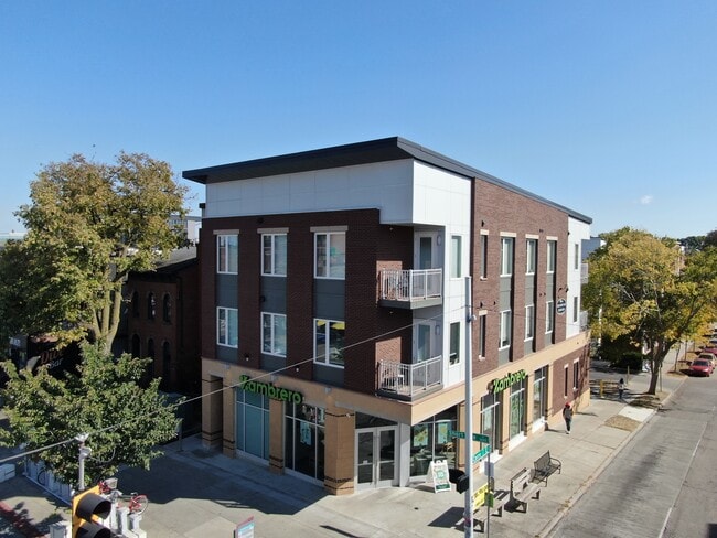 Building Photo - 2602 Short Vine St