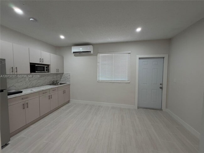 Building Photo - 10921 SW 144th Ave