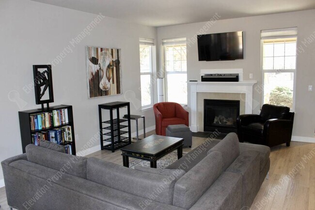 Foto del edificio - Furnished 2 BR home in Old Mill district