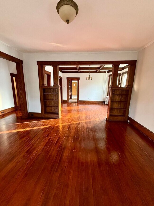 Foto del edificio - 70 Bennett Ave