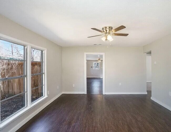 Building Photo - 1213 Meadow Park Dr