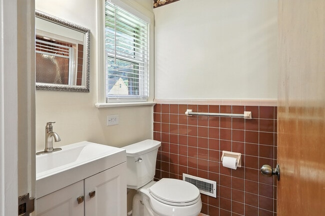 Building Photo - 5105 Sweetbriar Cir