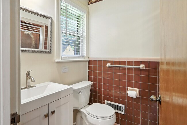 Foto del edificio - 5105 Sweetbriar Cir