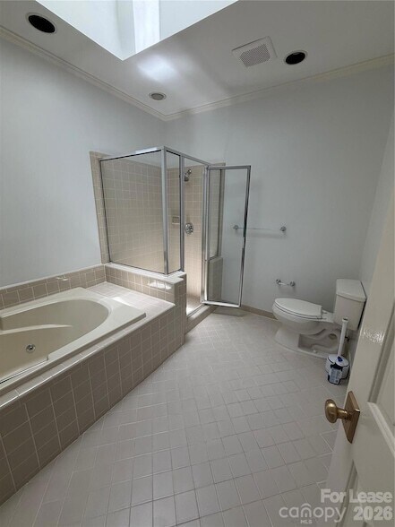 Foto del edificio - 5906 Sharon Hills Rd