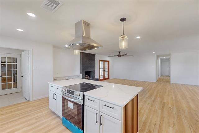 Building Photo - 820 Bedford Ct W