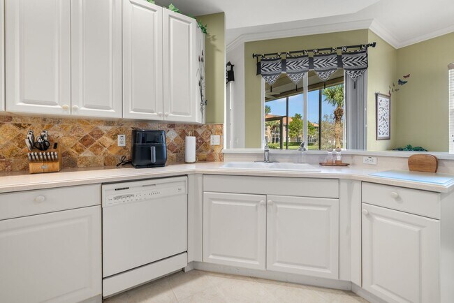 Foto del edificio - Experience Bell Tower Park. GATED ground floor 2 Bed 2 Bath Den 1 Car Garage Condo.